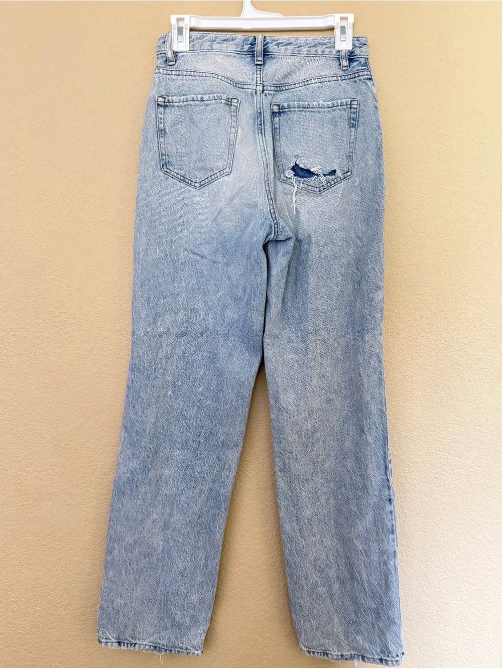 PacSun Light Wash Women’s Straight-Leg Jeans - Classic Denim - Picture 2 of 2